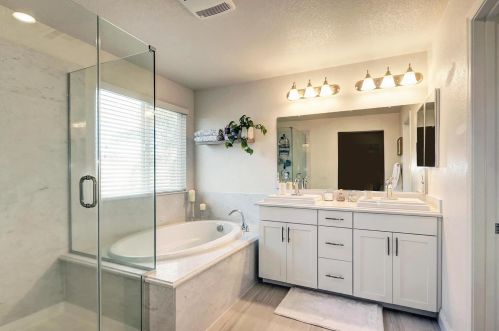 9979 Asilomar Ln, Elk Grove CA  95757-2549 exterior