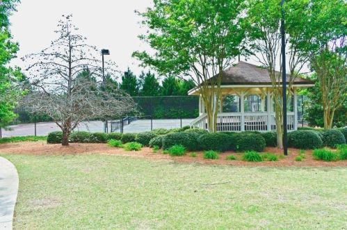 424 Fernbay Dr, Atlanta GA  30331-8956 exterior