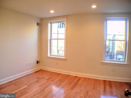 546 Manton St, Philadelphia PA 19147-5118 exterior