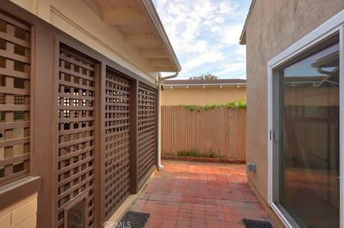 1205 Cleveland Rd, Glendale CA  91202-2602 exterior