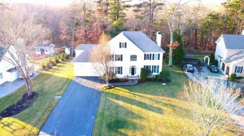 52 Misty Meadow Ln, North Kingstown, RI 02852-3711