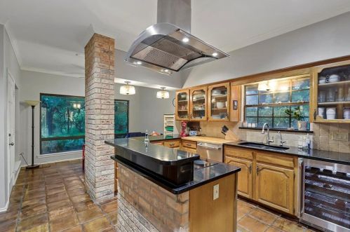 8453 Marys Creek Dr, Fort Worth, TX 76116-7615