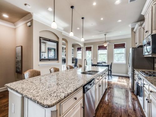 4233 Haskell Dr, Carrollton TX 75010-4280 exterior