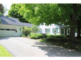 31 Green Meadow Rd, Brattleboro VT  05301-6862 exterior