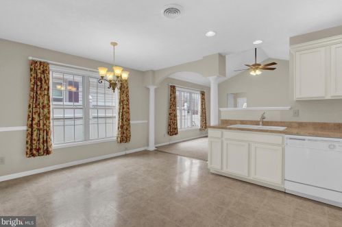 32 Moul Ave, Hanover PA 17331-2080 exterior