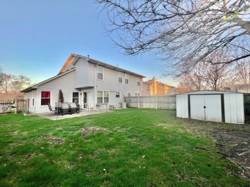 1122 Bradbury Cir, Carol Stream IL  60188-3903 exterior