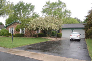 109 Center Pkwy, Plattville, IL 60560-1009