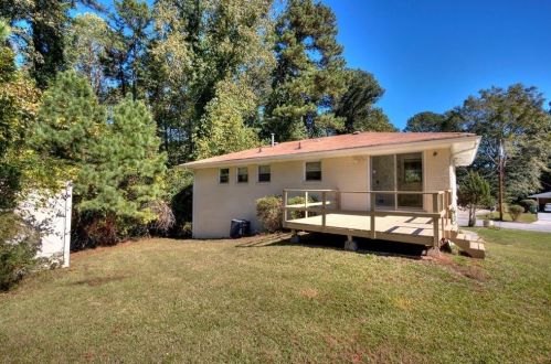 3533 Highwood Dr, Atlanta GA  30344-2500 exterior