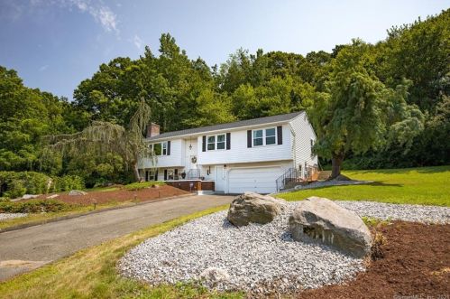 114 Trumpet Brook Rd, Waterbury, CT 06708-1838