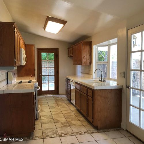 1518 Buster St, Simi Valley, CA 93065-3220