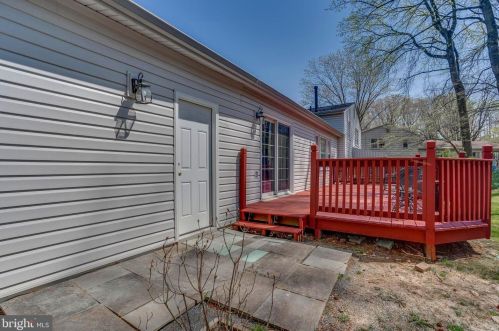 9001 Teddy Rae Ct, Springfield VA 22152-2644 exterior