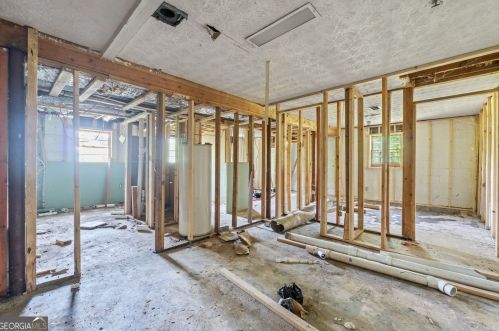 2916 Handy Dr, Atlanta GA  30318-7239 exterior