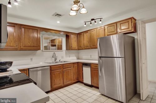 36 Cambridge Ct, Carlisle PA 17013-2733 exterior