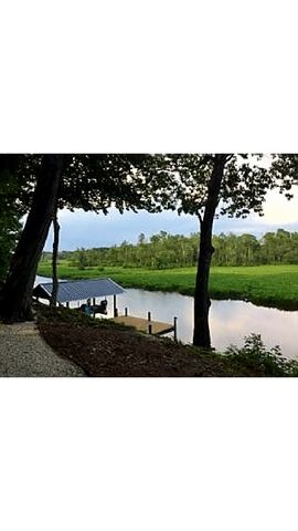 936 Garnetts Mill Ln, Walkerton, VA 23177-2046