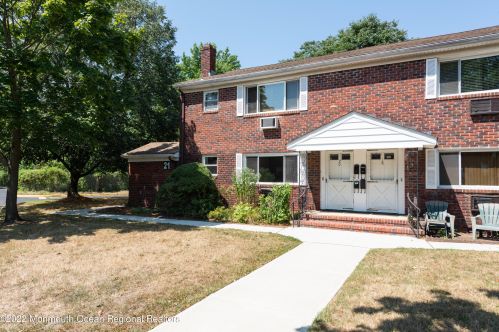 20 Juniper Ln, Tinton Falls, NJ 07724-1853