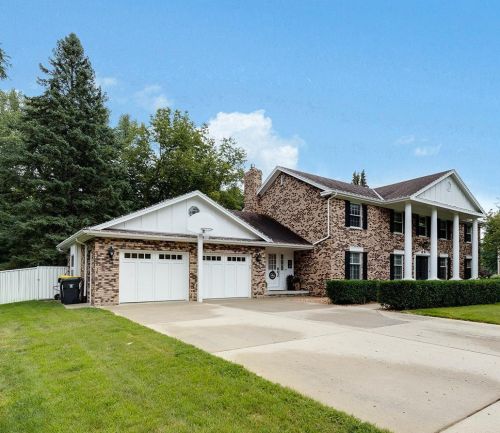 1024 Oak Terrace Dr, Mankato, MN 56003-3425