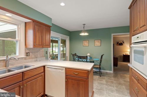 1046 Devonshire Rd, Lancaster PA  17601-1609 exterior