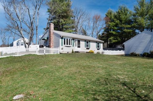 10 Chapel St, Burrillville, RI 02830-1307