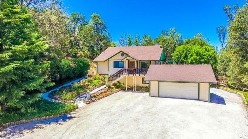 19952 Woodchuck Trl, Redding, CA 96003-7446