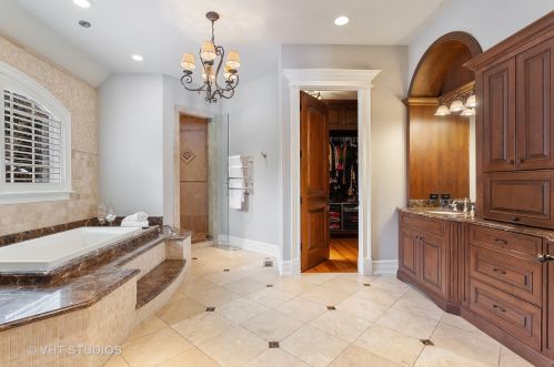 6403 Garfield Ave, Willowbrook IL  60527-5237 exterior