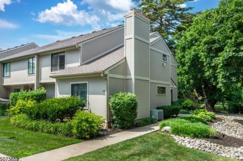 36 Irongate, Metuchen, NJ 08840-2100