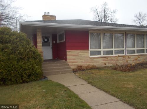 88 2nd St, Summit, MN 56630