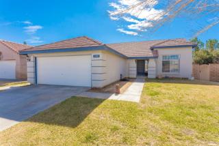 1048 Royal Palm Dr, Tropico Village, CA 93560-6602