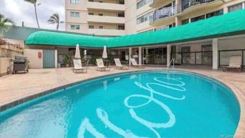 1909 Ala Wai Blvd, Honolulu HI  96815-1817 exterior