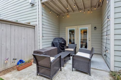 5568 High Point Rd, Atlanta GA  30342-5039 exterior