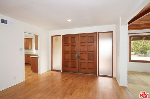 2061 Valhalla Dr, Santa Ana, CA 92705-3343