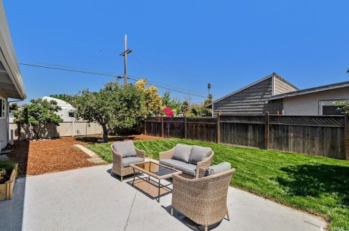 28562 Rochelle Ave, Hayward CA  94544-5454 exterior