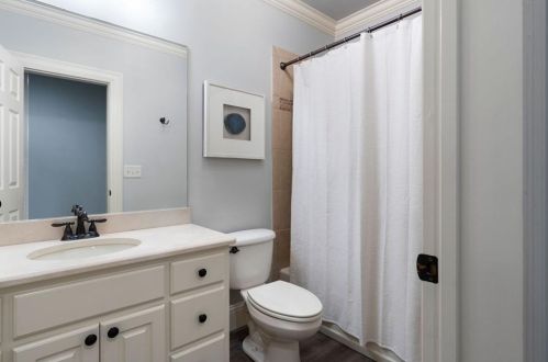 555 Glenmanor Ct, Atlanta GA  30328-4270 exterior