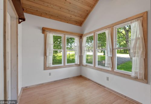 521 Geneva Ave, Saint Paul MN  55128-6421 exterior