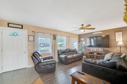 208 Lakewood Ave, Berkeley Township, NJ 08721-1028