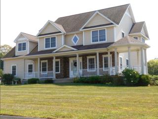 5 Foster Dr, Ellington, CT 06029-2631