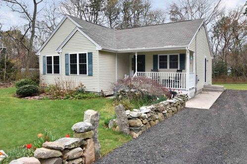 38 Pasture Ln, Charlestown, RI 02813-3163