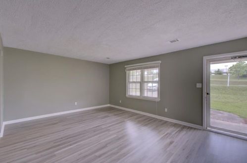 5805 Feldwood Rd, Atlanta GA  30349-2868 exterior