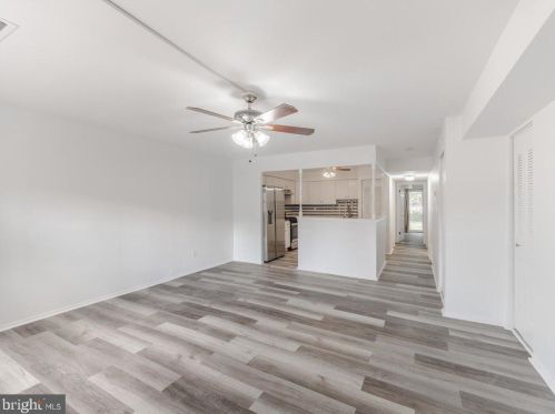 5824 Hegerman St, Philadelphia, PA 19135-4105