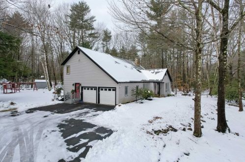 4 Ridgewood Dr, Kingston, NH 03848-3032