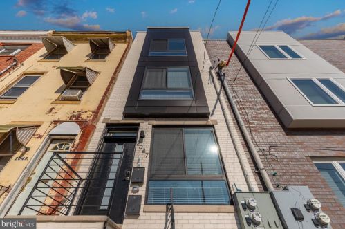 2047 9th St, Philadelphia PA 19122-1305 exterior