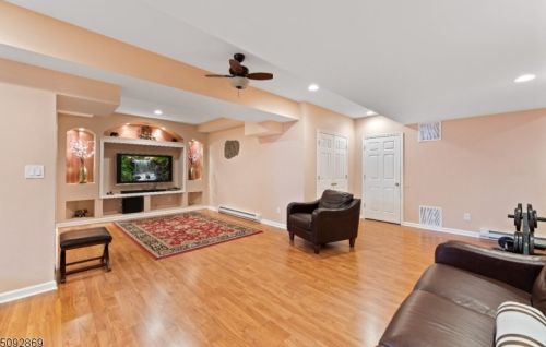 53 Winding Way, Princeton NJ  08540-8809 exterior