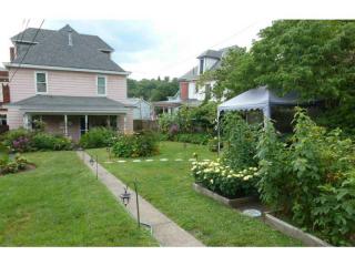 527 Oak St, North Huntingdon PA  15642-3525 exterior