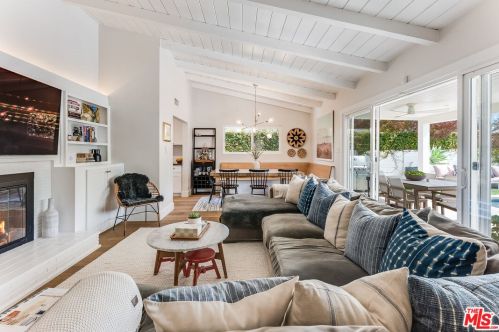 13406 Albers St, Van Nuys, CA 91401-5318