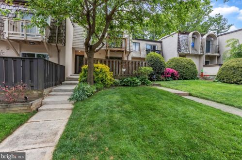 1662 Valencia Way, Herndon, VA 20190-4976