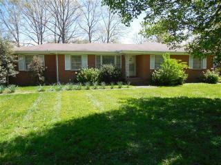 1207 Belmont Dr, Manchester, TN 37355-2405