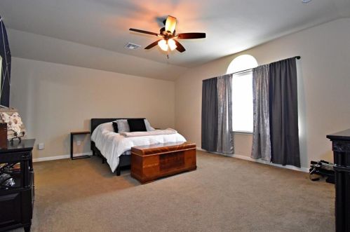 1065 Four Seasons Farm Dr, Uhland TX 78640-5765 exterior