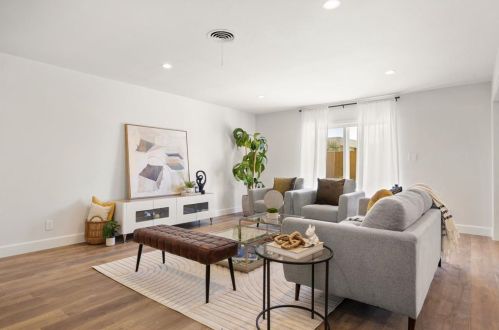 1909 Belford Dr, Austin TX  78757-8205 exterior