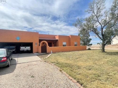 313 Montecito Dr, Pueblo, CO 81007-3227