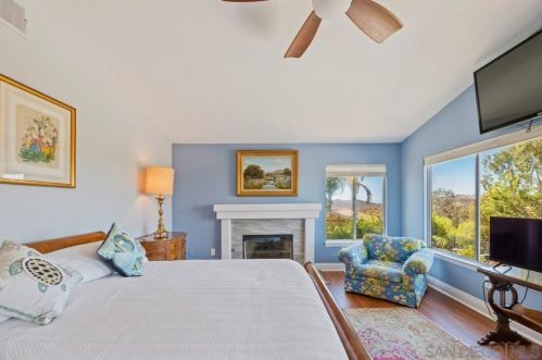 1597 Parkview Dr, Vista CA  92081-8750 exterior