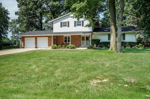 2521 Mandrake Dr, Rockford, IL 61108-8132